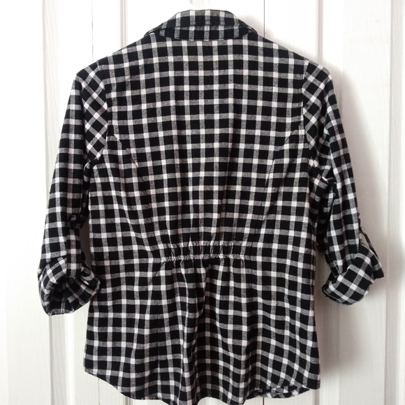 Black and White Plaid Long Sleeve Top Size Medium - Picture 2 of 6